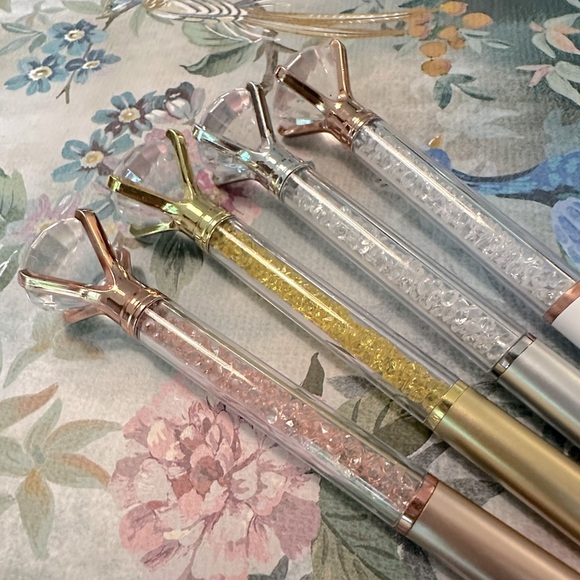 Set of Four Bling Pens With Giant Acrylic Diamond Gold, Silver, White, Rose - Picture 5 of 6